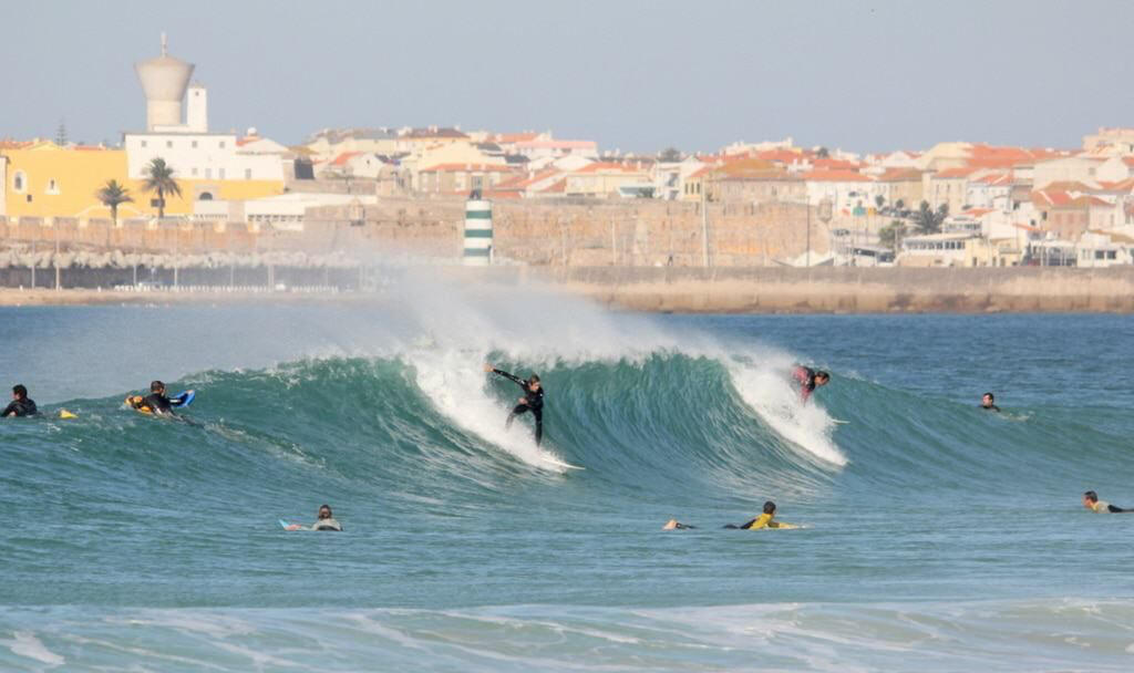 Surfers on big waves peniche